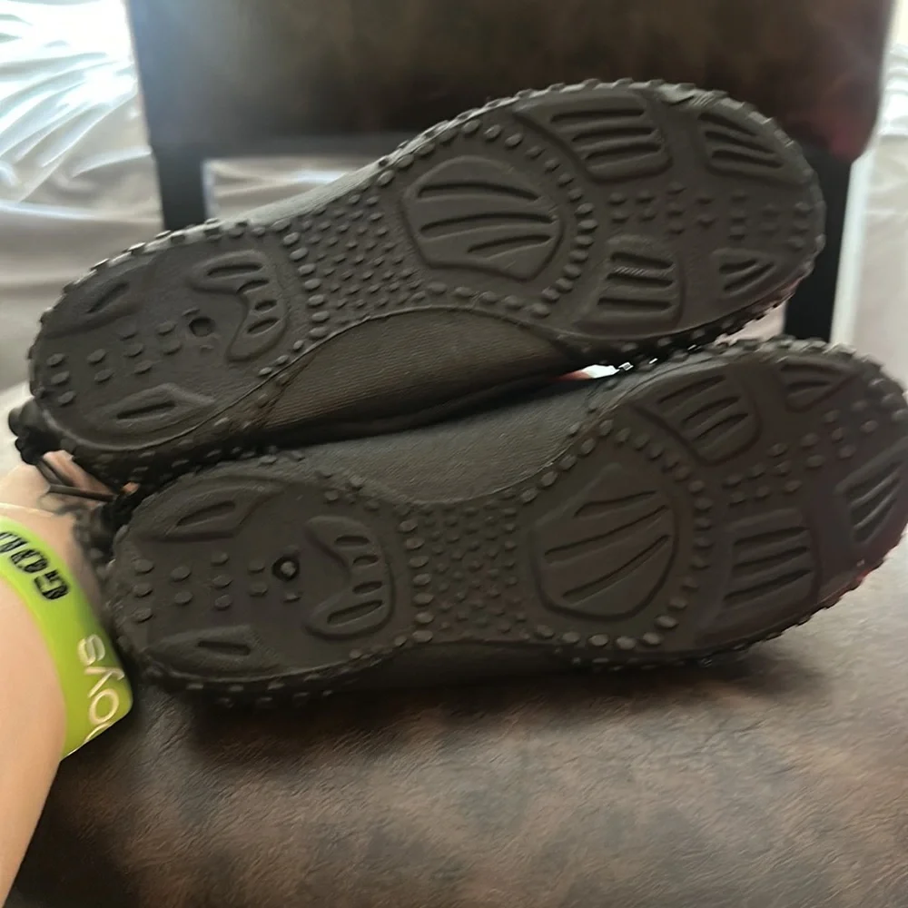 ZOOGS SHARK WATER SHOES: BLACK/BLUE: NEW WITH TAGS: SIZE 3